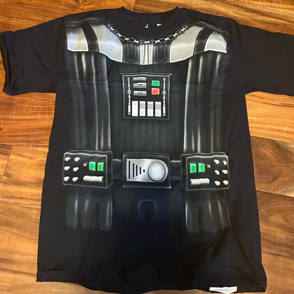 Disney World Vader T-shirt size small black Star Wars (46)‎